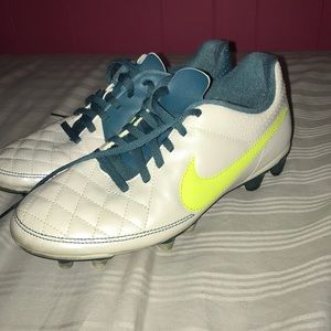 BRAND NEW tiempo nike soccer cleats